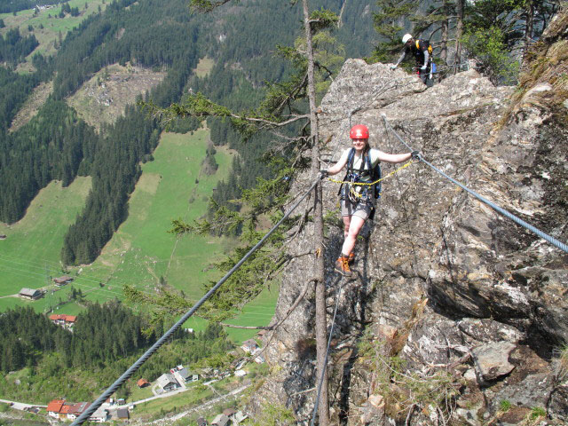 Daniela auf der ersten Seilbr&uuml;cke