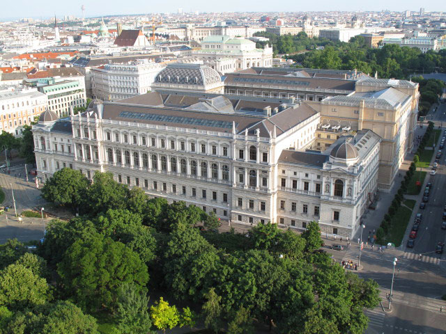 Universit&auml;t vom S&uuml;dturm der Votivkirche aus