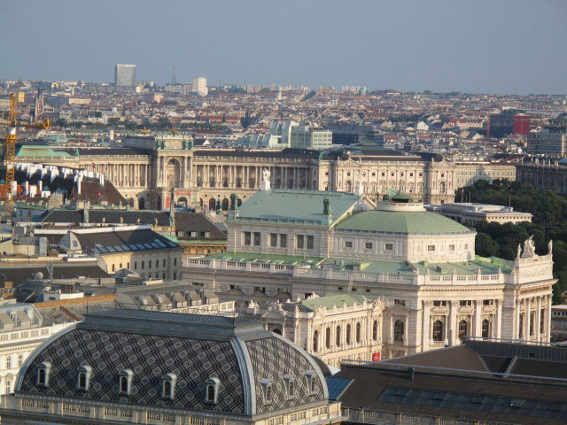 Hofburg vom S&uuml;dturm der Votivkirche aus