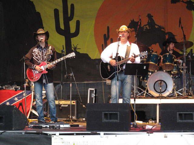 Rheinstone & Sons auf der Countryb&uuml;hne (26. Juni)