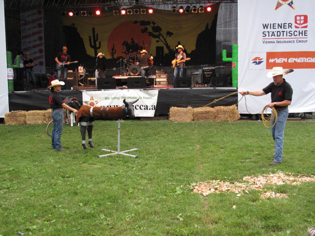 Roping-Vorf&uuml;hrung der 1. &ouml;sterreichischen Lassoschule bei der Countryb&uuml;hne (26. Juni)