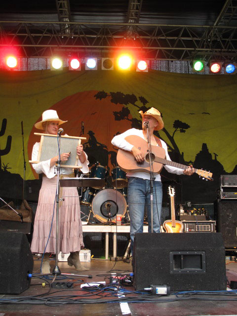 Dapper Dan Men auf der Countryb&uuml;hne (27. Juni)