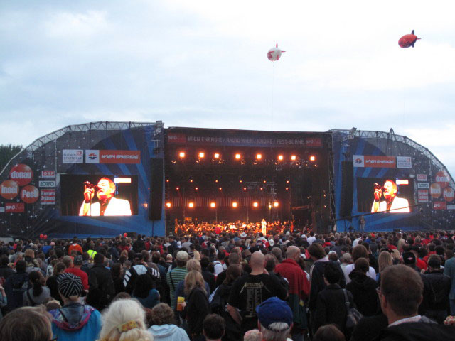 Wolfgang Ambros mit den Vereinigten B&uuml;hnen Wien auf der Festb&uuml;hne (28. Juni)