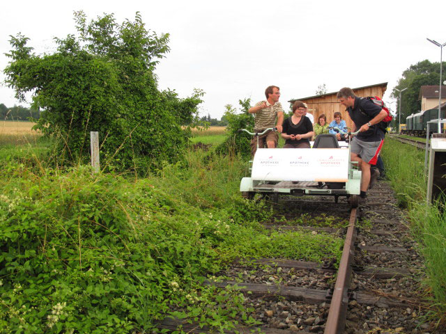 Gerold, ?, ?, ? und G&uuml;nter im Bahnhof Asparn an der Zaya