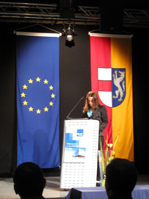 Daniela beim Gel&ouml;bnis in der Fachhochschule St. P&ouml;lten