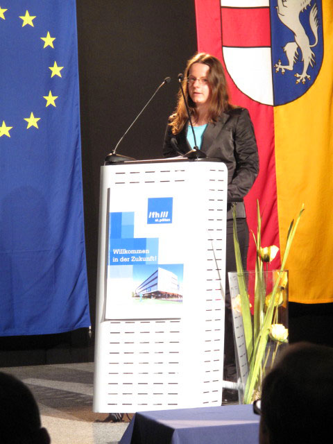 Daniela beim Gel&ouml;bnis in der Fachhochschule St. P&ouml;lten