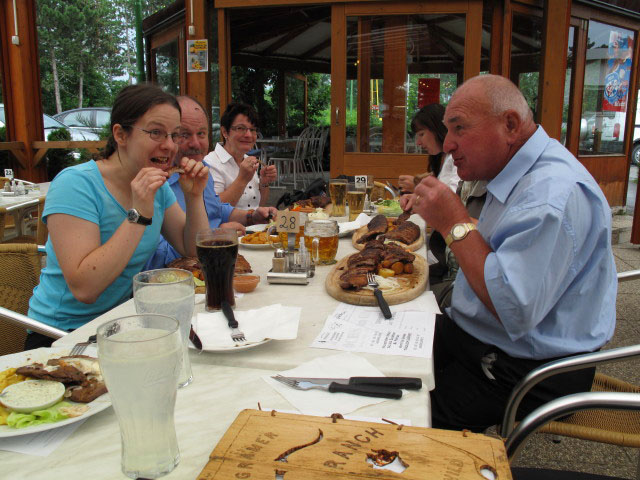 Daniela, Wolfgang, Andrea, Doris und Franz in der Grill-Ranch