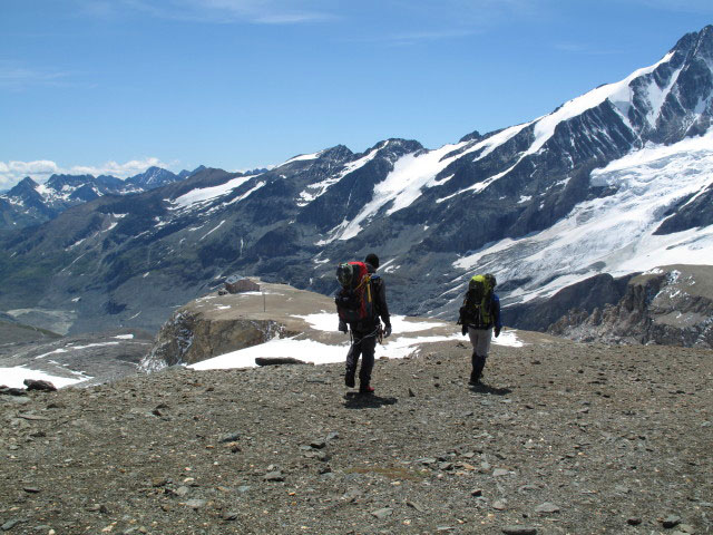 Norbert und Daniela auf Weg 718 zwischen s&uuml;dlichem Bockkarkees und Oberwalderh&uuml;tte (26. Juli)