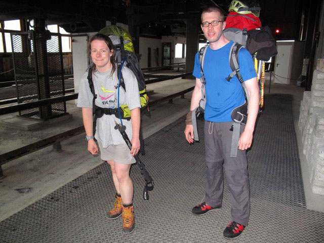Daniela und Norbert in der Bergstation der Weißsee-Gletscherbahn, 2.308 m (2. Aug.)