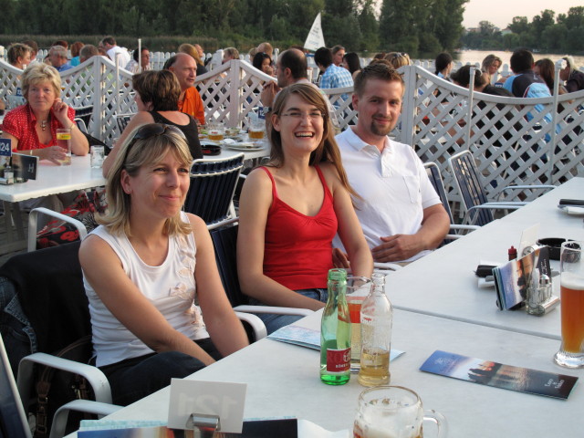 Sabine, Anja und Alexander im Strandcafe