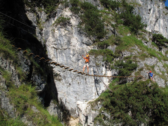 Gr&uuml;nstein-Klettersteig: Andreas auf der H&auml;ngebr&uuml;cke