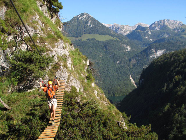 Gr&uuml;nstein-Klettersteig: Andreas auf der H&auml;ngebr&uuml;cke