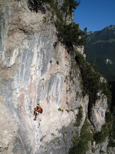 Gr&uuml;nstein-Klettersteig: Andreas in der schwierigen Variante