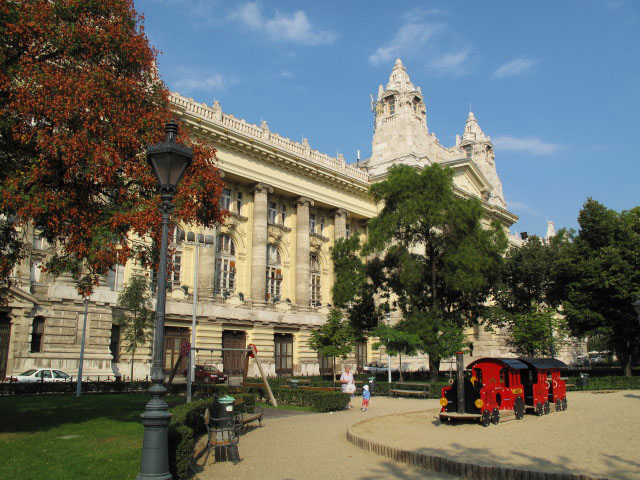 Geb&auml;ude des ungarischen Fernsehens (13. Sept.)