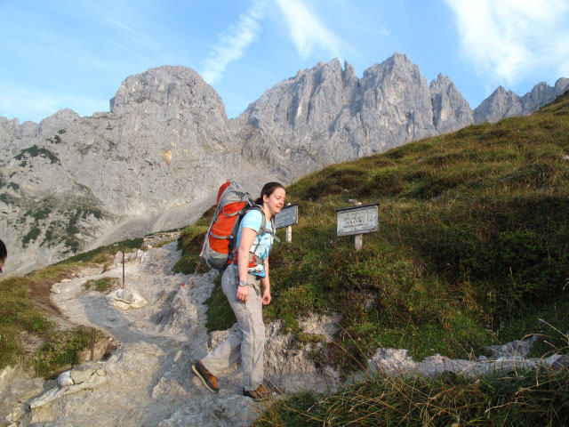 Daniela auf Weg 825 zwischen Gruttenh&uuml;tte und Hochgrubach (26. Sept.)