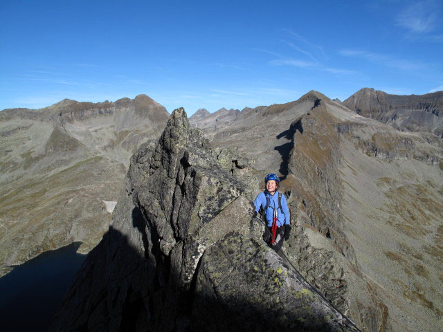 Klettersteig 'Bella Vista': Irene vor dem Steigbuch (4. Okt.)