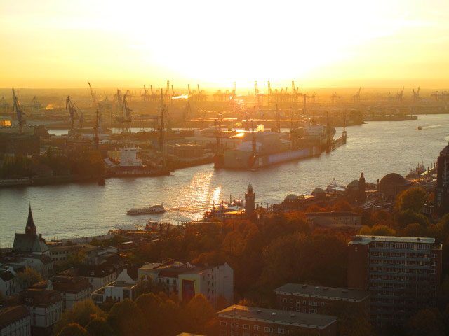 Hafen von der St.-Michaelis-Kirche aus (30. Okt.)