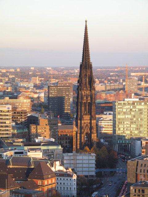 Nikolaikirche von der St.-Michaelis-Kirche aus (30. Okt.)
