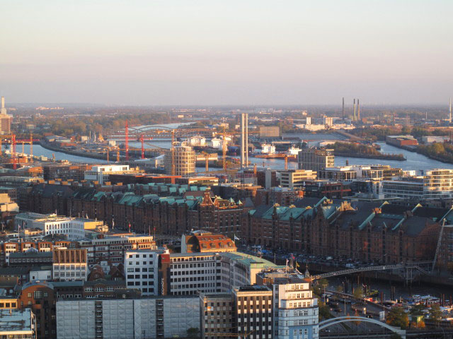 Speicherstadt von der St.-Michaelis-Kirche aus (30. Okt.)
