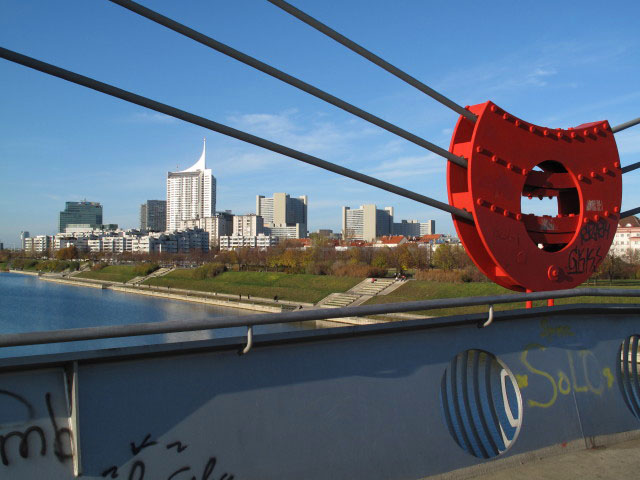 Donau City von der Kaiserm&uuml;hlenbr&uuml;cke aus