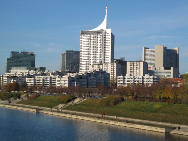 Donau City von der Kaiserm&uuml;hlenbr&uuml;cke aus