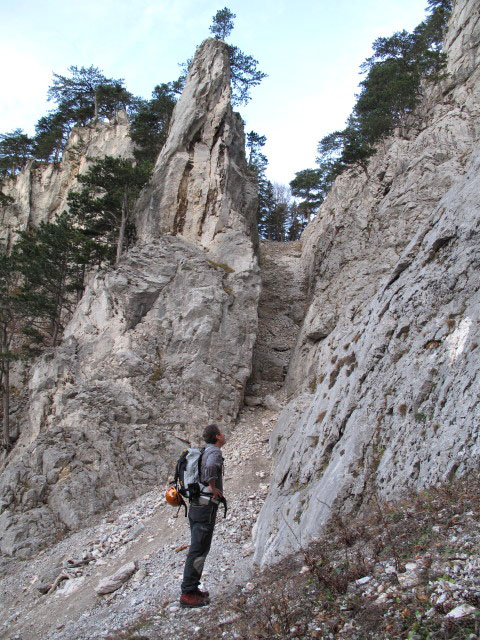 Erich am Fu&szlig; der Stadelwand
