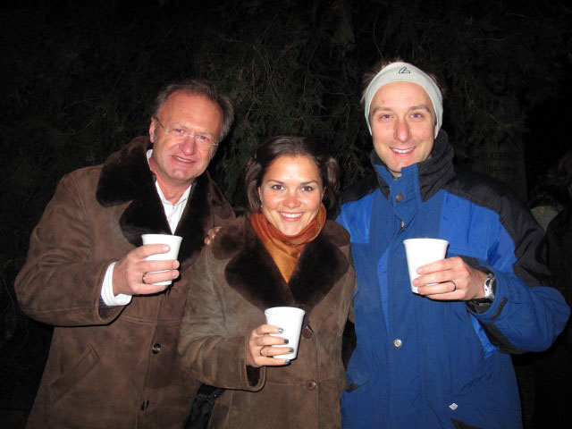 Robert, Monika und ich bei der Pfarrkirche S&uuml;&szlig;enbrunn