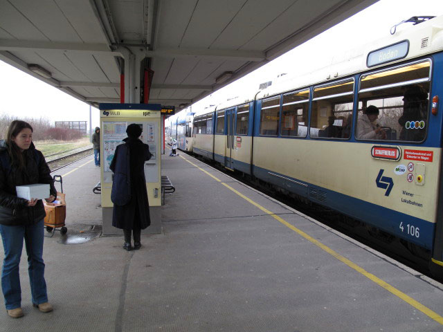 R 109 in der Haltestelle Maria Enzersdorf S&uuml;dstadt (12. Dez.)