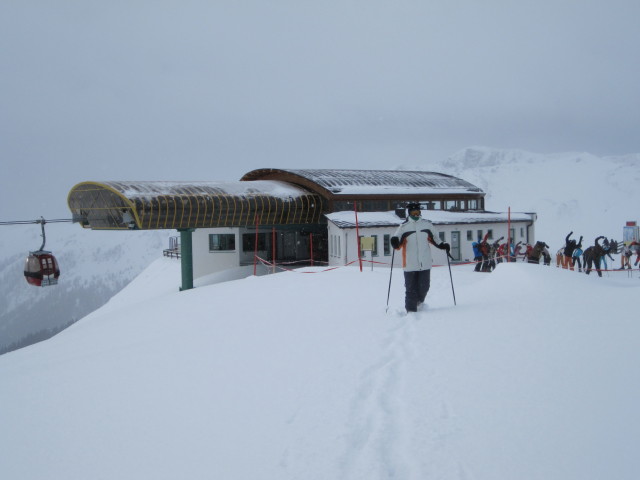 Daniela bei der Bergstation der Zwölfer-Nordbahn, 1.984 m (18. Jän.)