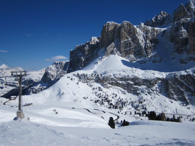 Grödnerjoch von der Bergstation des Skilifts Panorama Sciovia aus (13. März)