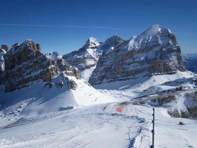Tofanen von der Bergstation der Pendelbahn Lagazuoi aus (14. März)