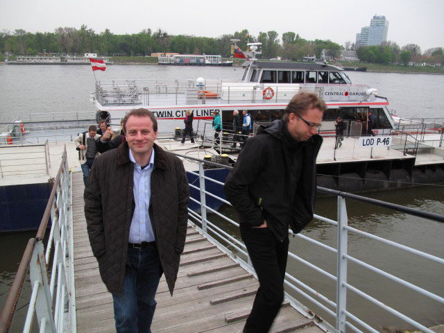 Norbert, Michael, Andreas und Michael bei der Anlegestelle des Twin City Liners in Bratislava (23. Apr.)