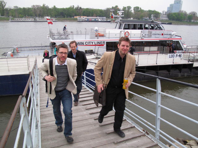 Norbert, Michael und Markus bei der Anlegestelle des Twin City Liners in Bratislava (23. Apr.)