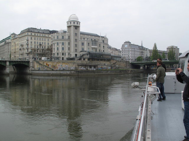 Urania vom Twin City Liner aus (24. Apr.)