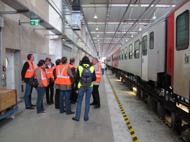 Hans, Birgit, Stefan, Franz, Anton, Harald, Katja und Ernst in der Blockzughalle