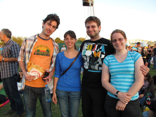 Ferenc, Elena, Markus und Daniela auf der Fest-Insel (27. Juni)