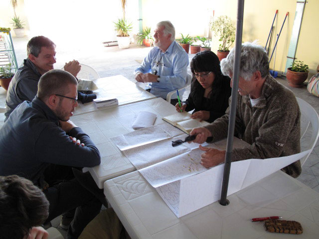 Roland, Norbert, Max, ? und Harald in der Escuela de Español Ari Quipay in Ariquipa (6. Juli)