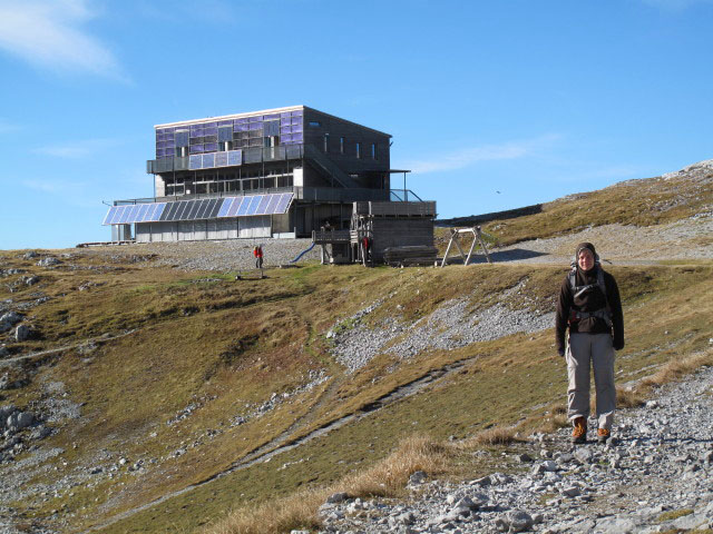 Daniela zwischen Schiestlhaus und Graf Meran-Steig (9. Okt.)