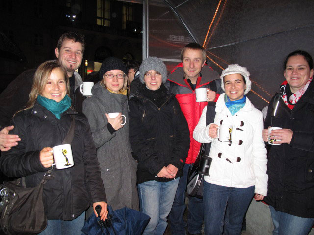 Michaela, Markus, Kati, Elena, ich, Charlotte und Erika im Eispavillon Glacis Beisl