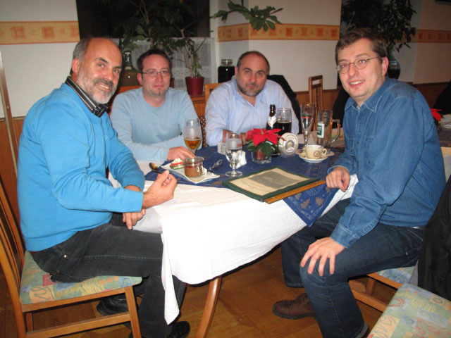 Hansjörg, Harald, Harald und Bernhard im Gasthaus Möslinger