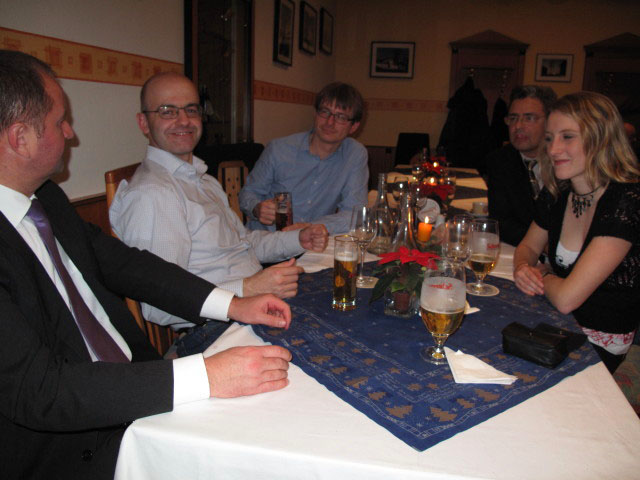 Harald, Rogelio, Stefan, Peter und Sabrina im Gasthaus Möslinger