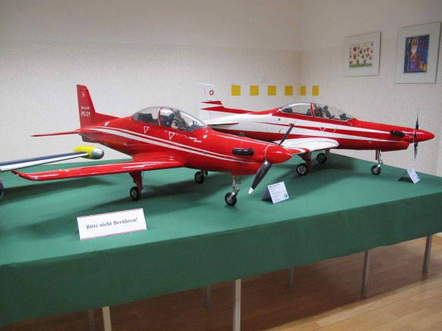 Pilatus PC21 in der Hauptschule B&ouml;heimkirchen