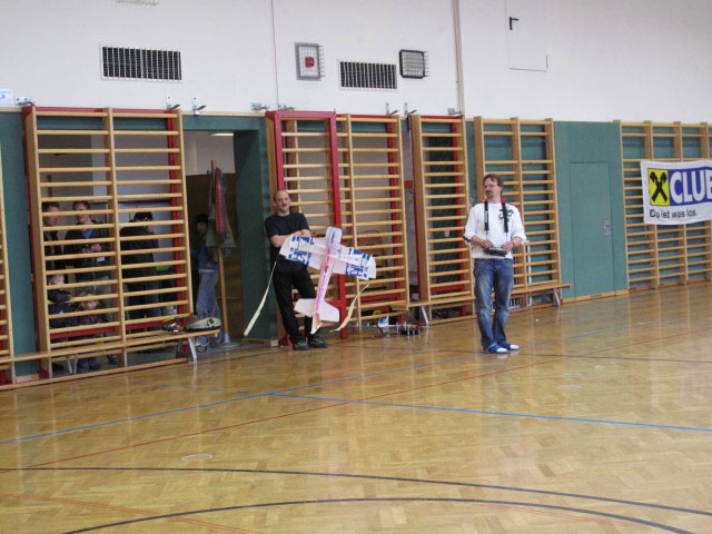 Flugvorf&uuml;hrung in der Hauptschule B&ouml;heimkirchen