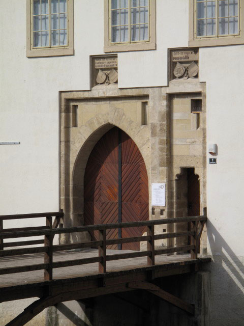 Schloss Asparn, 222 m