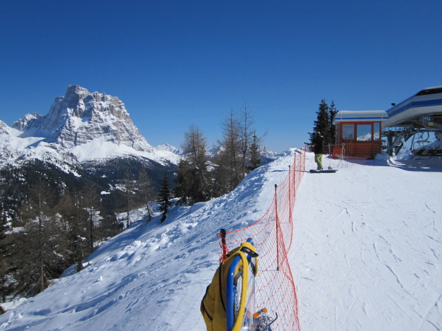 Markus bei der Bergstation des Sessellifts Pra Costa/Col Fioret, 2.080 m (20. M&auml;rz)
