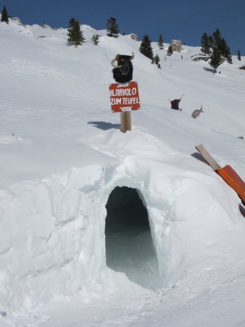 bei der Bergstation des Sessellifts Sotsaslong (22. M&auml;rz)