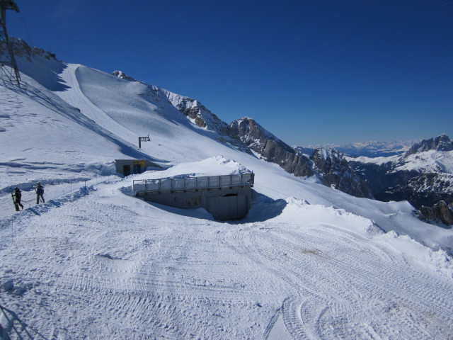 Piste Punta Rocca von der 2. Mittelstation der Seilbahn Malga-P.Rocca aus (23. M&auml;rz)