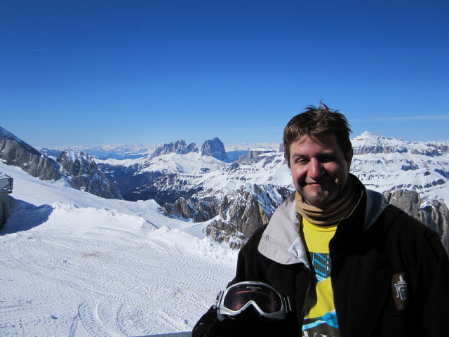 Markus bei der 2. Mittelstation der Seilbahn Malga-P.Rocca, 2.950 m (23. M&auml;rz)