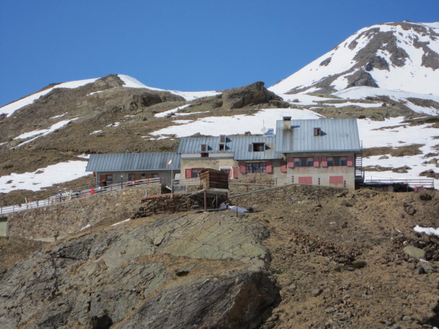 Refugio Cesare Branca, 2.487 m (17. Apr.)