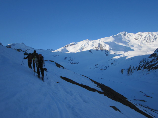 Ewald, Georg und Doris zwischen Refugio Cesare Branca und Palòn de La Mare (20. Apr.)
